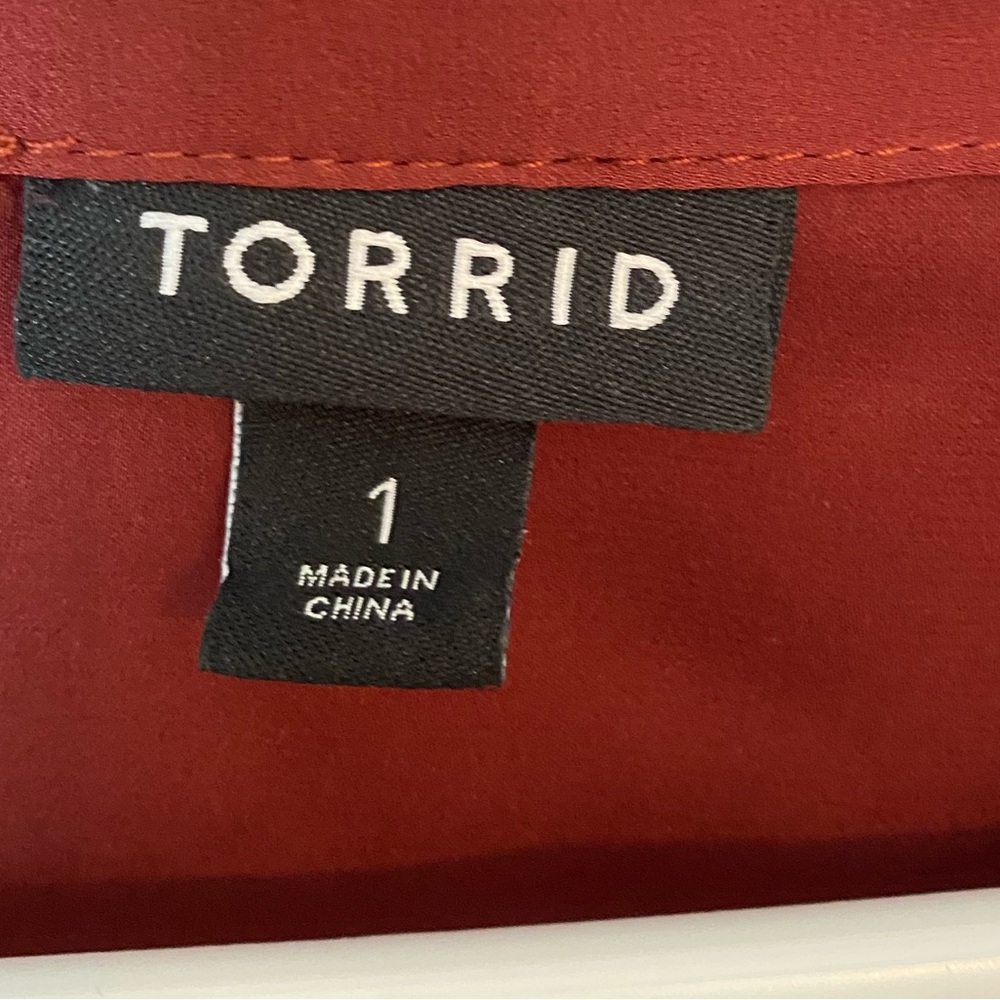 Torrid Maroon Madison Satin Button-Up Long Sleeve Shirt Size 1 (14/16) - Picture 7 of 7
